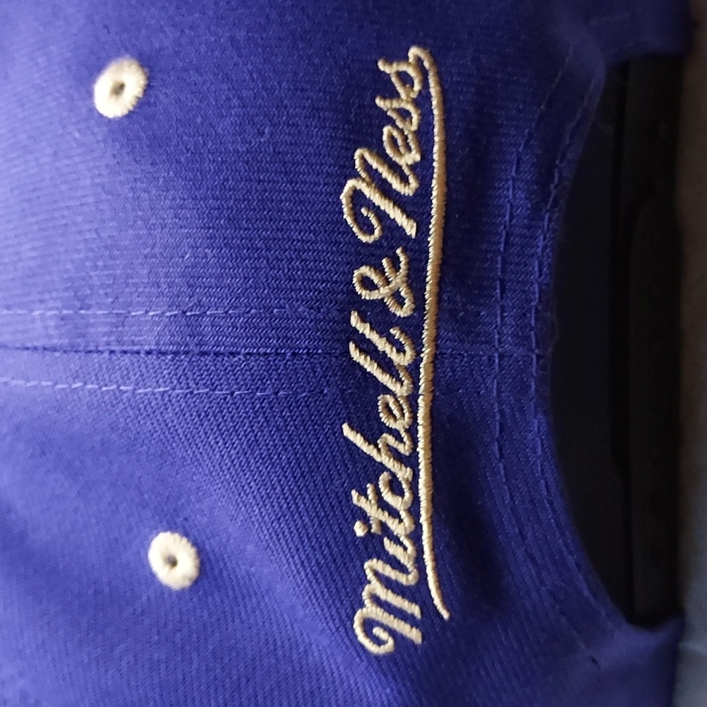 Mitchell & Ness Raptors Hat - Picture 6 of 11
